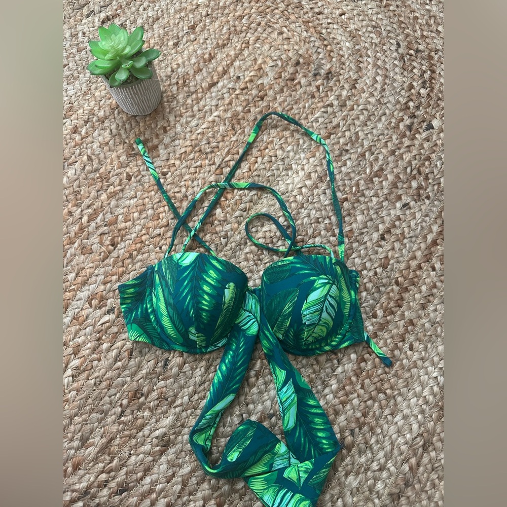LEAF PRINT BIKINI TOP
